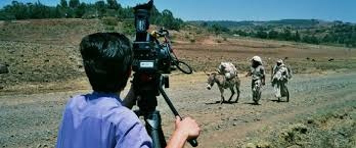 <p>(adj/n): (thuộc/ phim) tài liệu</p>