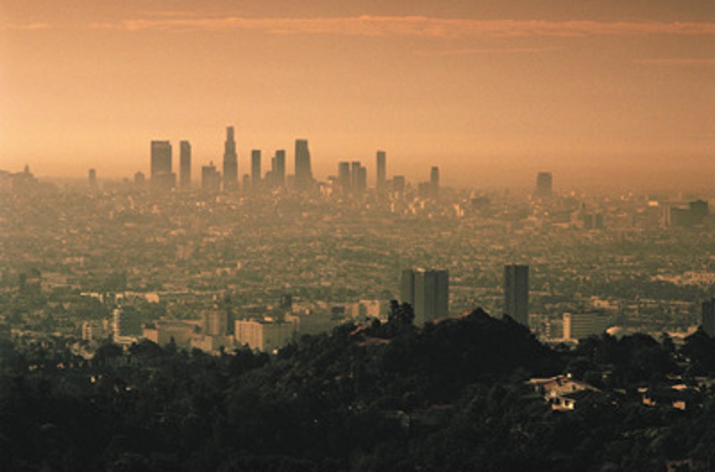 <p>es la contaminación del aire</p>