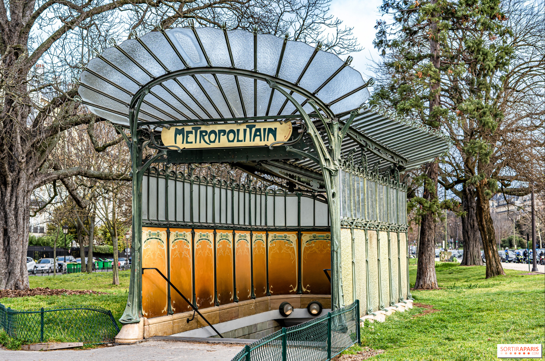 <p>Porte Dauphine Métro entrance, 1899-1904, Paris</p>