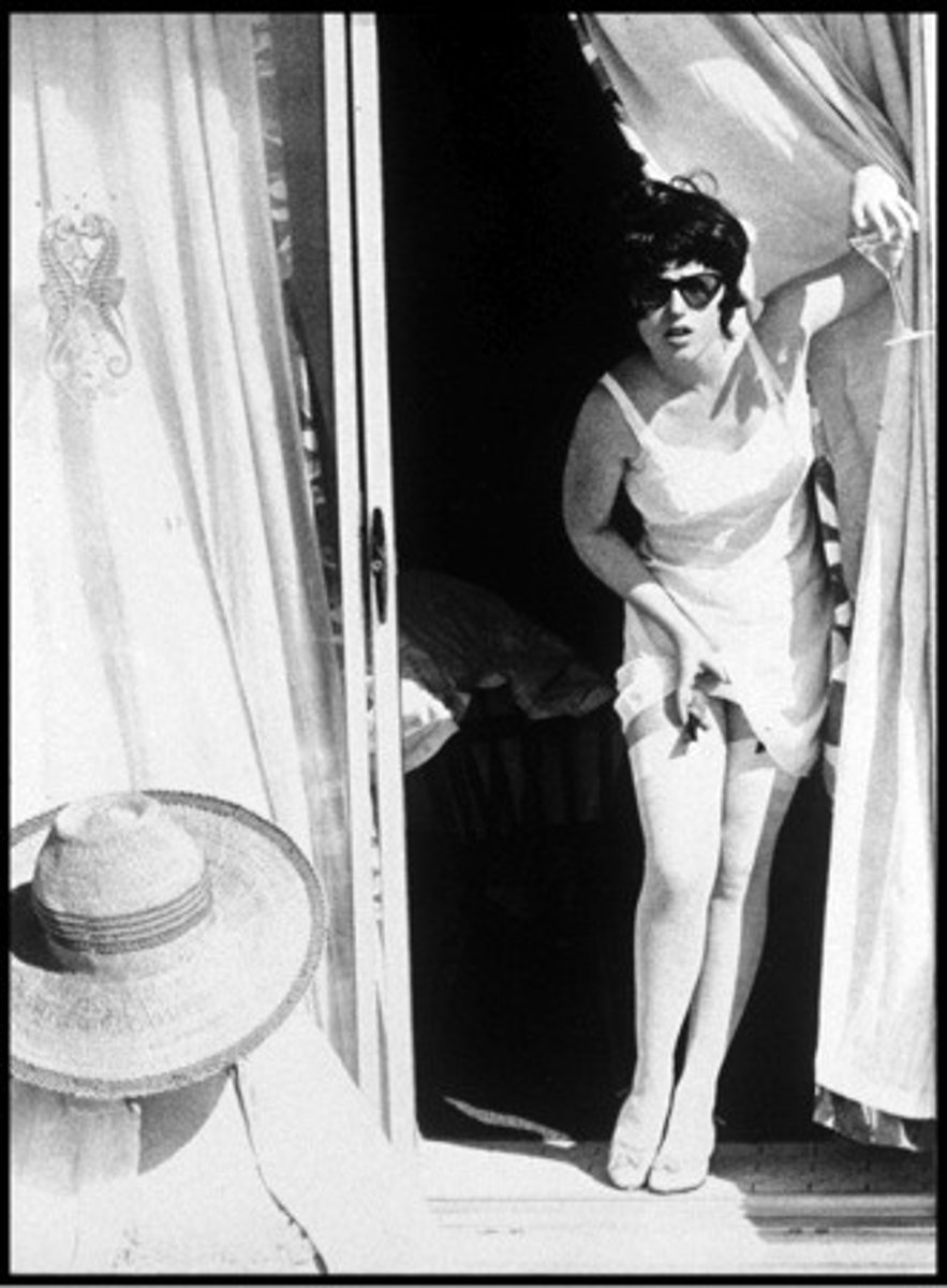 <p>Cindy Sherman (Pictures Generation)</p><ul><li><p><strong>1 Story:</strong> Self-staged persona exposes constructed femininity—central to Mulvey’s “male gaze.”</p></li><li><p><strong>2 Changes:</strong> <em>Art Since 1900</em> frames Sherman as a key postmodern appropriation artist.</p></li><li><p><strong>3 Context:</strong> Responds to mass media stereotypes and gender performativity.</p></li><li><p><strong>4 New Approaches:</strong> Photography becomes a site for staging, not capturing, identity.</p></li></ul><p></p>