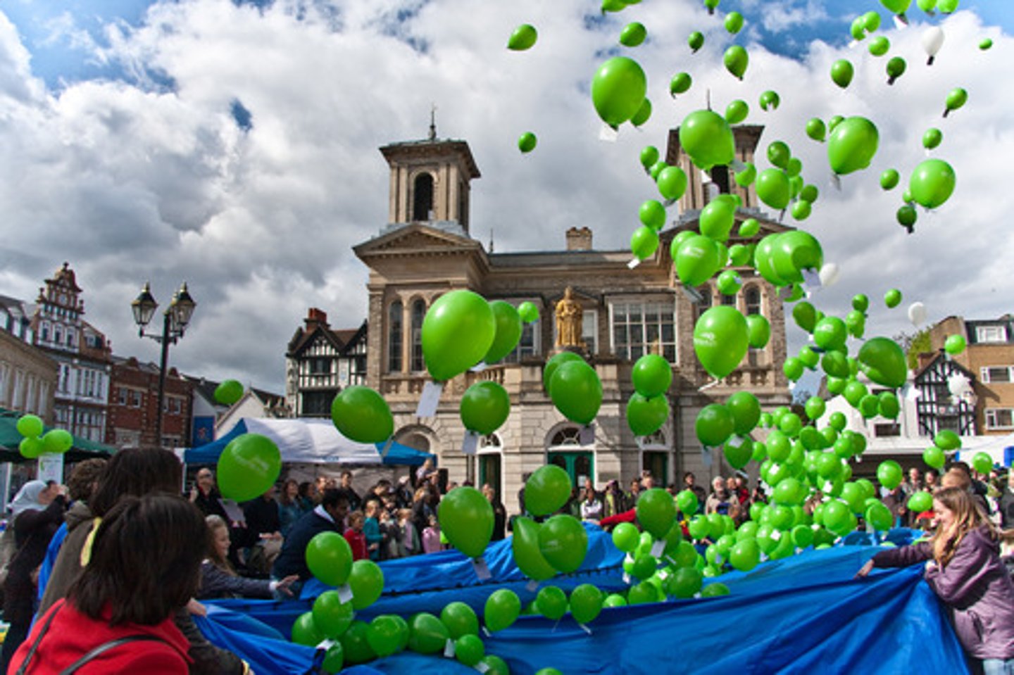 <p>/rɪˈliːs/ phát hành</p>