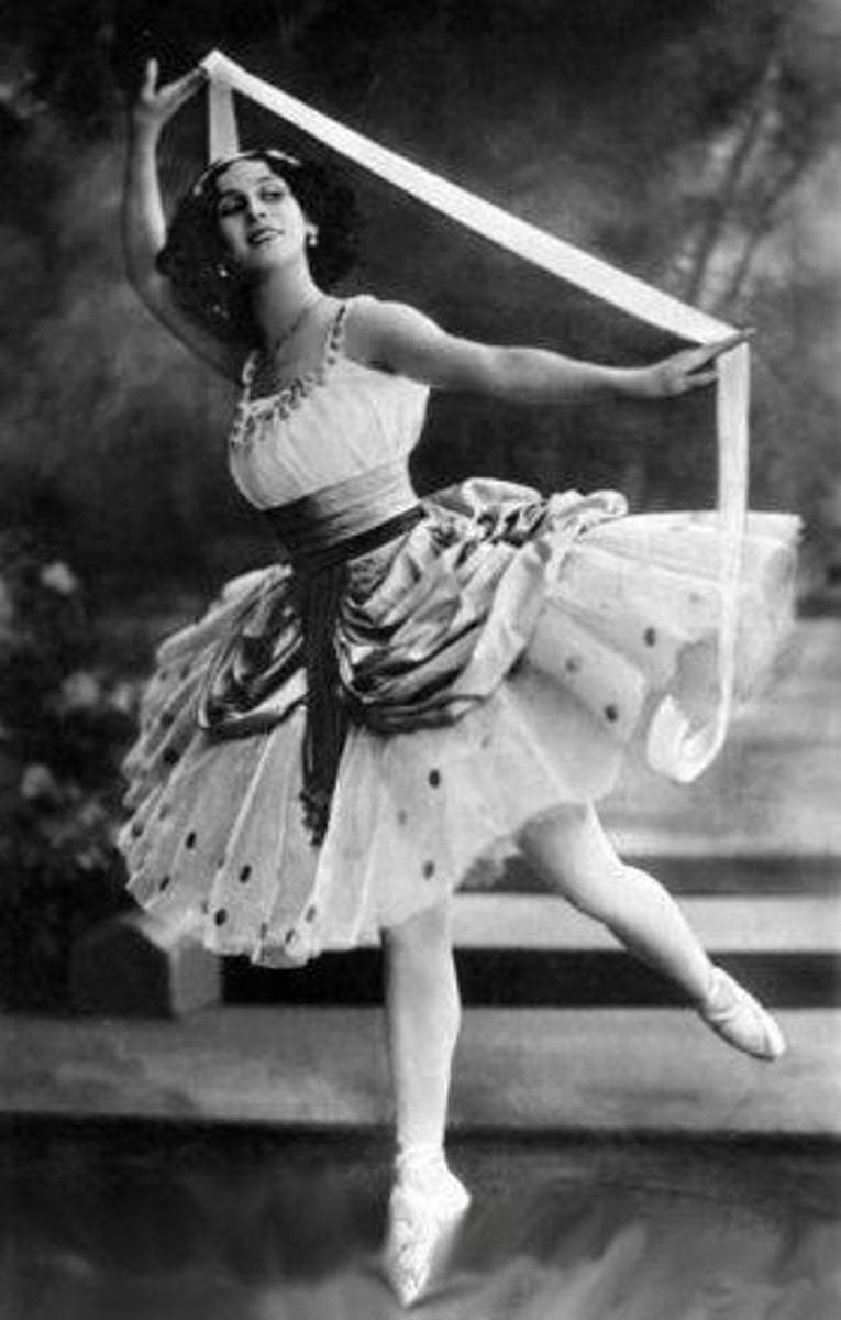 <p>— Русская артистка балета, прима-балерина Мариинского театра в 1906—1913 годах. </p>