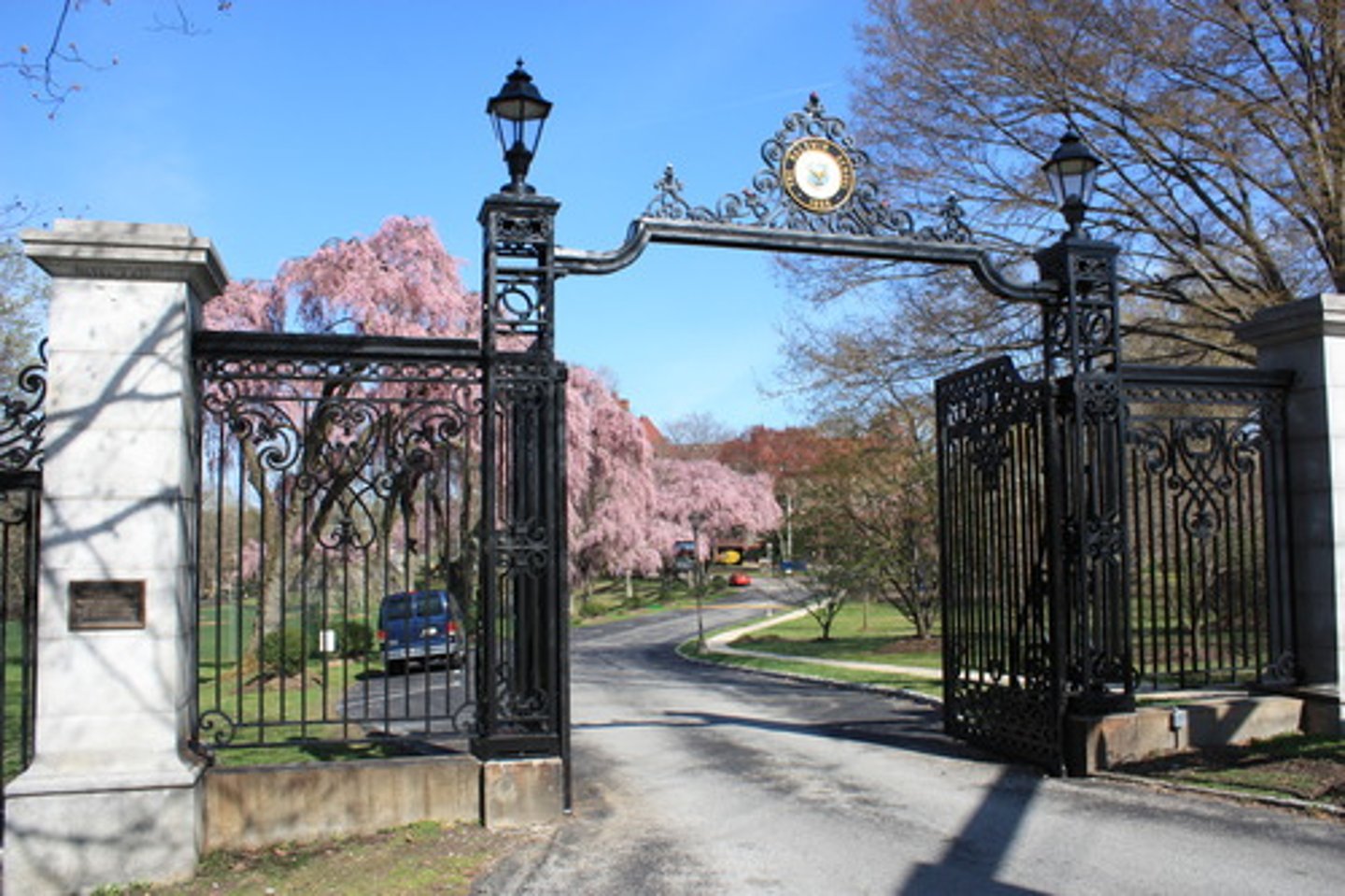 <p>cổng</p>