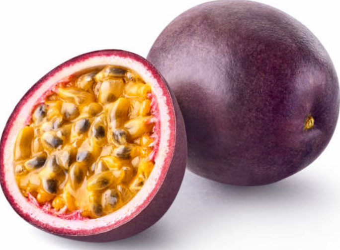 <ol><li><p>Passionsfrukt är ett bär (enkel frukt)</p></li><li><p>Tror endast fruktämne med tanke på presentationens ordval?</p></li><li><p>En passionsfrukt har tre karpeller (svårt att se tycker jag), GISSAR VÄGGSTÄLLD PLACENTATION</p></li><li><p>Vi köper hela, ÄTER INTE SKALET?</p></li></ol><p></p>