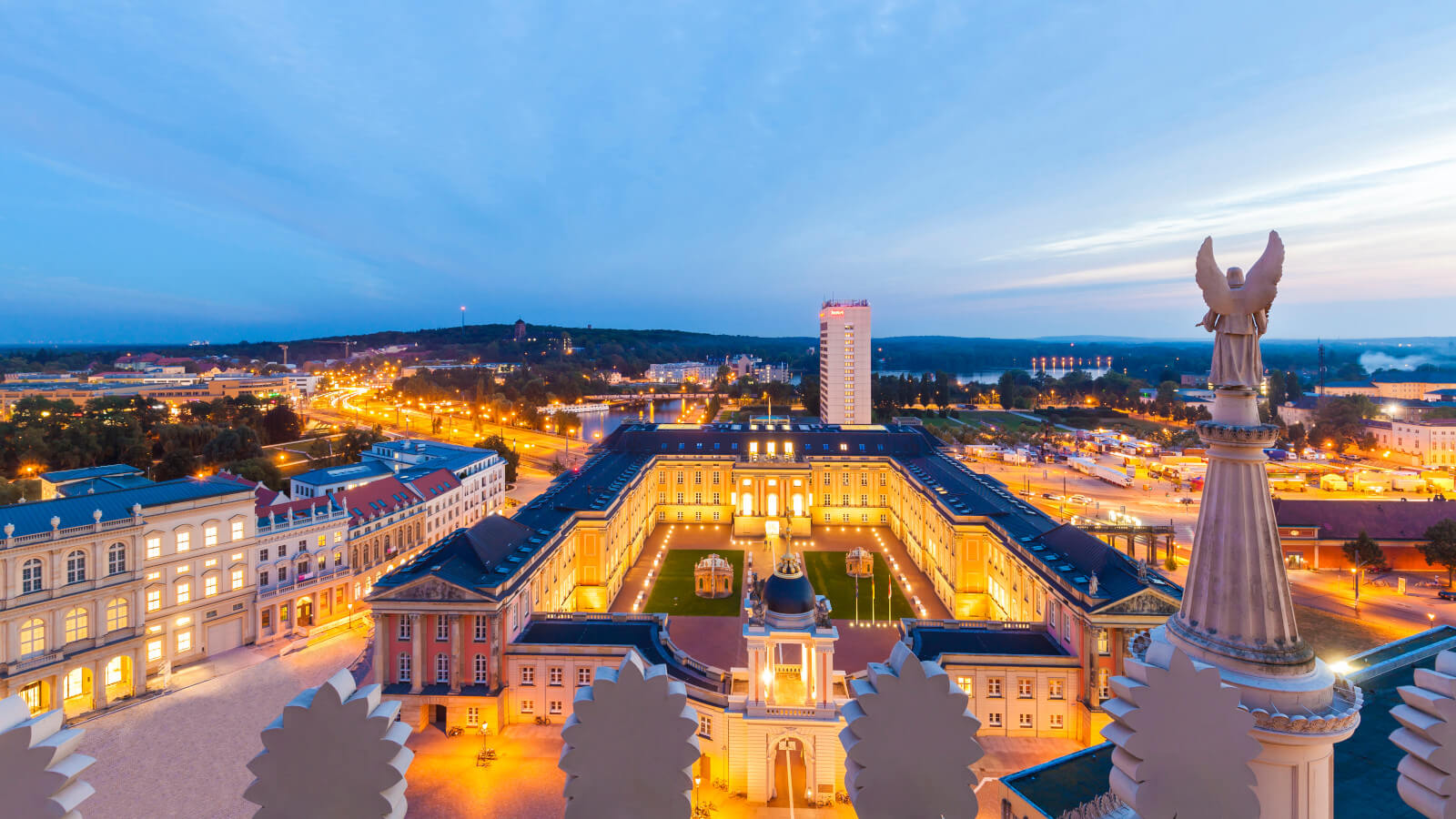 <p><strong>Potsdam</strong></p>