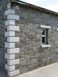 The external angle or corner of a wall, typically accentuated with larger stones.