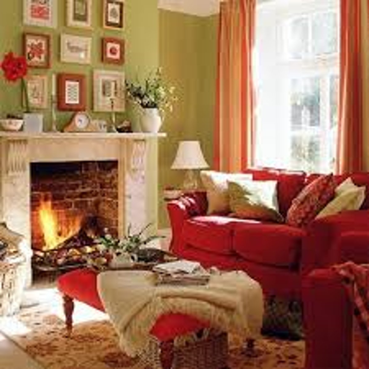 <p>adj. + n. snug room, comfortable room, warm room, inviting room &gt;&lt; cold room, unwelcoming room Phòng ấm cúng The small fireplace made the room feel very cosy. /ˈkoʊzi ruːm/</p>