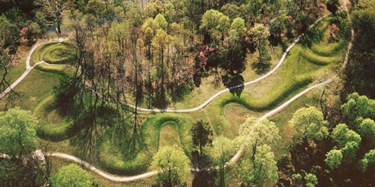 <p>Great Serpent Mound</p>