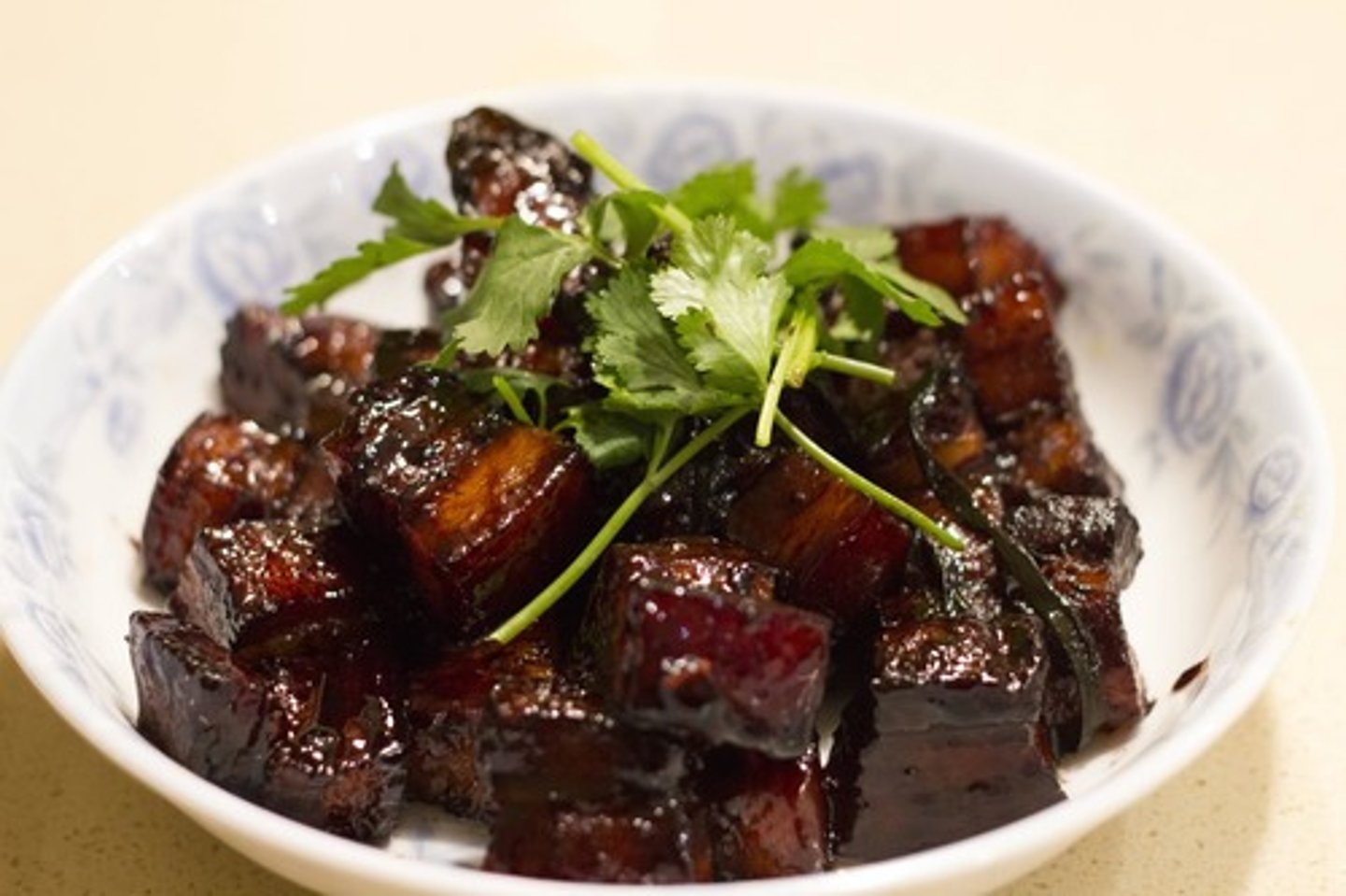 <p>to braise in soy sauce (hóngshāo)</p>
