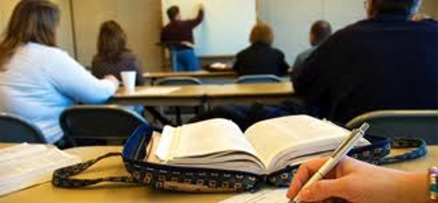 <p>a,n. (học thuật, mang tính lý thuyết; học giả)<br><br>Eg: Their discussion was very … .</p><p>Eg: The debate over the existence of free will is argely academic</p>