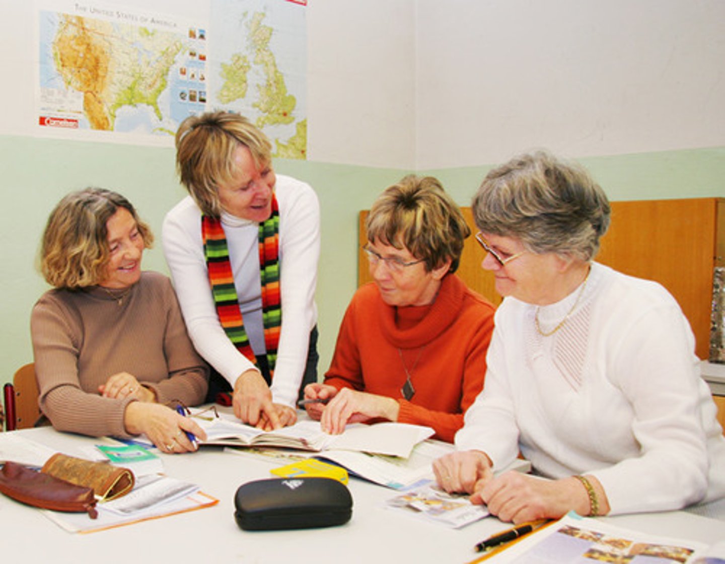 <p>a place where adults can study subjects or learn new skills: trung tâm giáo dục cho người lớn</p>