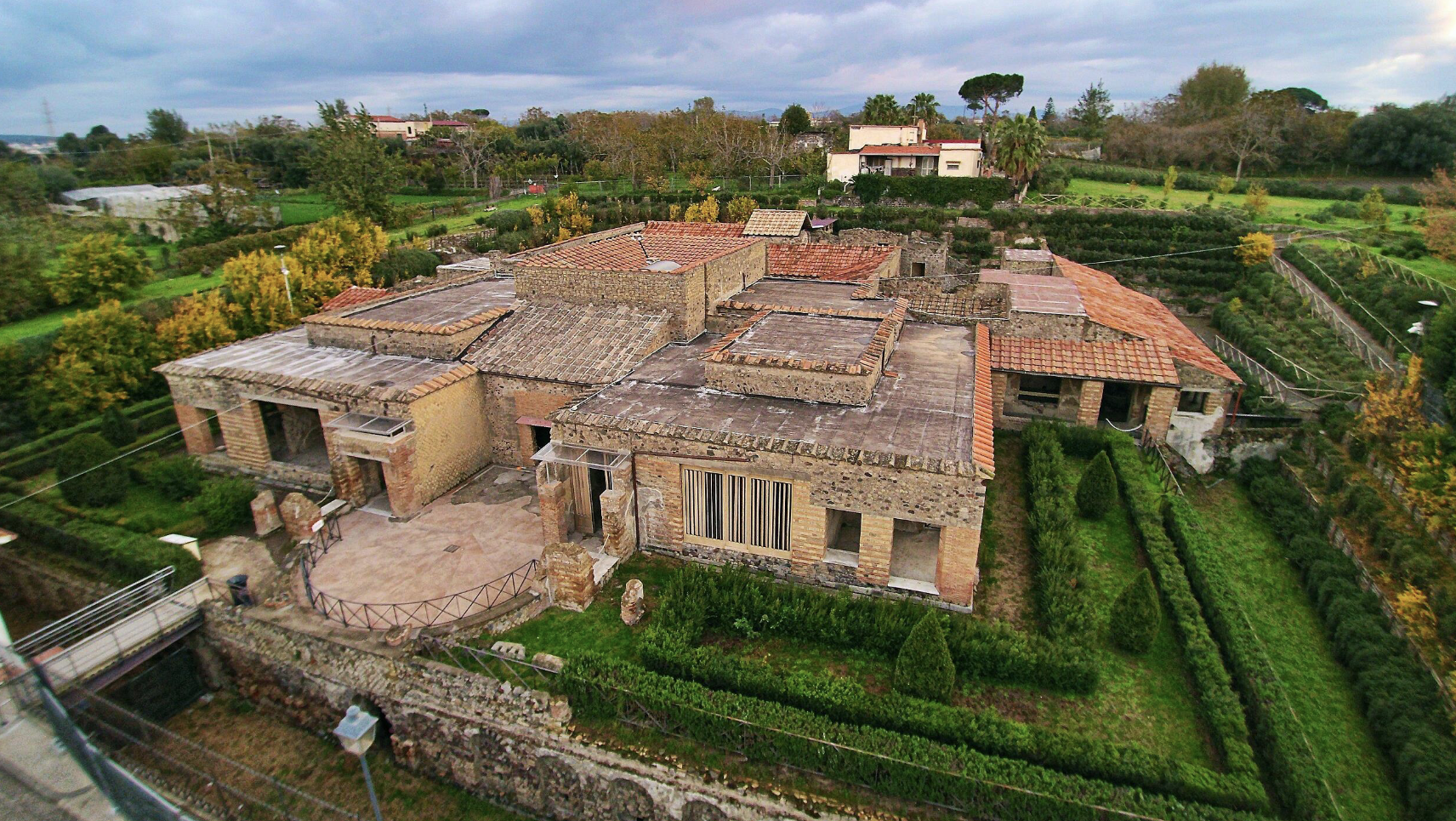 <p>Roman Patrician House from Pompeii</p><p><span style="background-color: inherit;"><span>ca. 100 BCE</span></span><span style="background-color: inherit; line-height: 19.55px; color: windowtext;"><span>/Roman Republic 509-27 BCE</span></span></p>