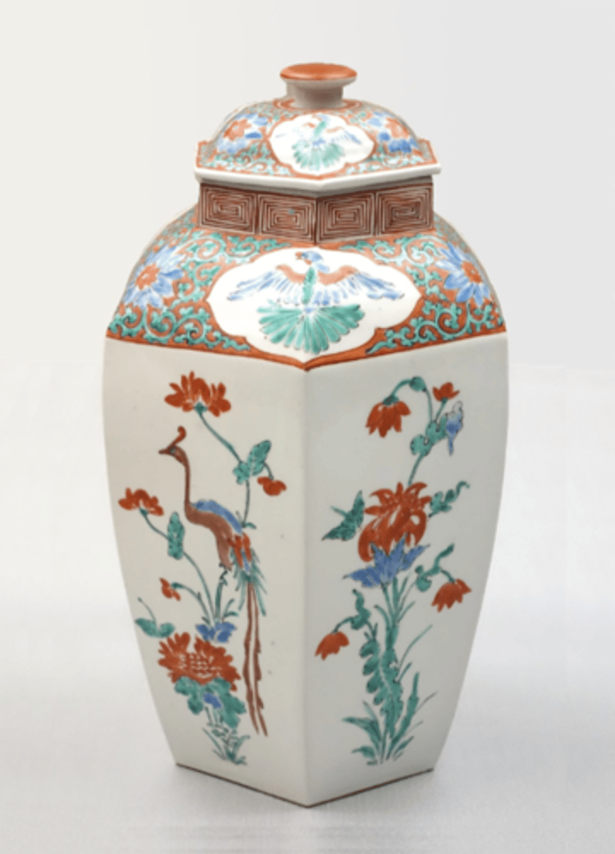<p>A far <span class="bgY">more refined</span>, <span class="bgY">classically shaped</span> Japanese ware, even when its motifs were similar to Imari ware.</p>