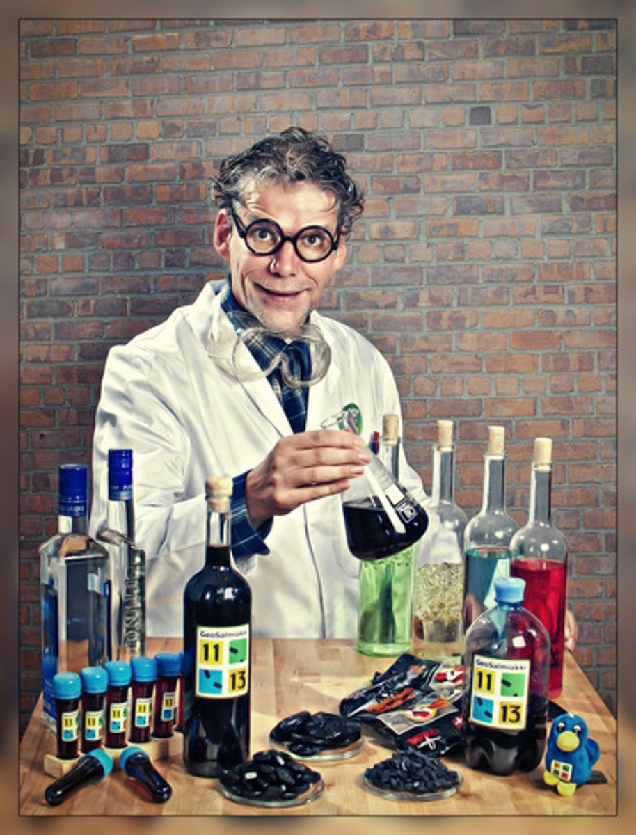 <p>an expert in chemistry</p>