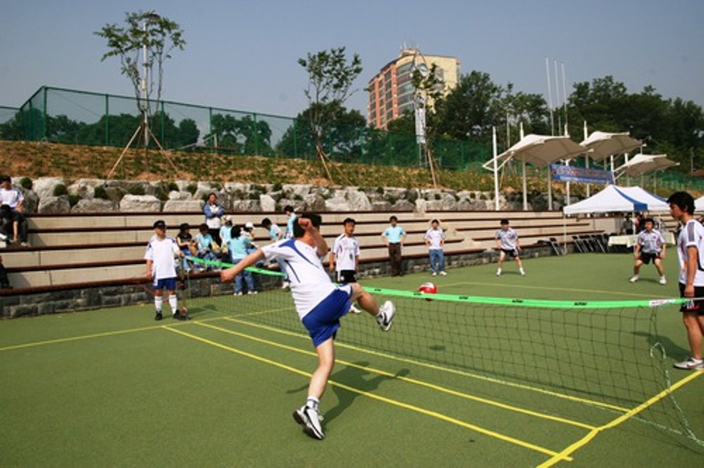 <p>bóng chuyền bằng bàn chân</p>