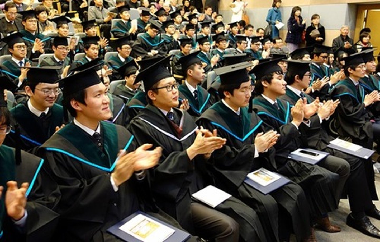 <p>sinh viên tốt nghiệp</p>