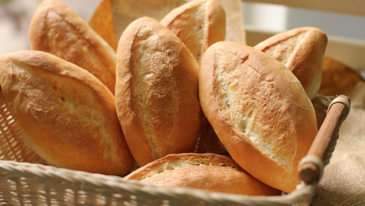 <p><span style="color: red">BREAD</span></p>