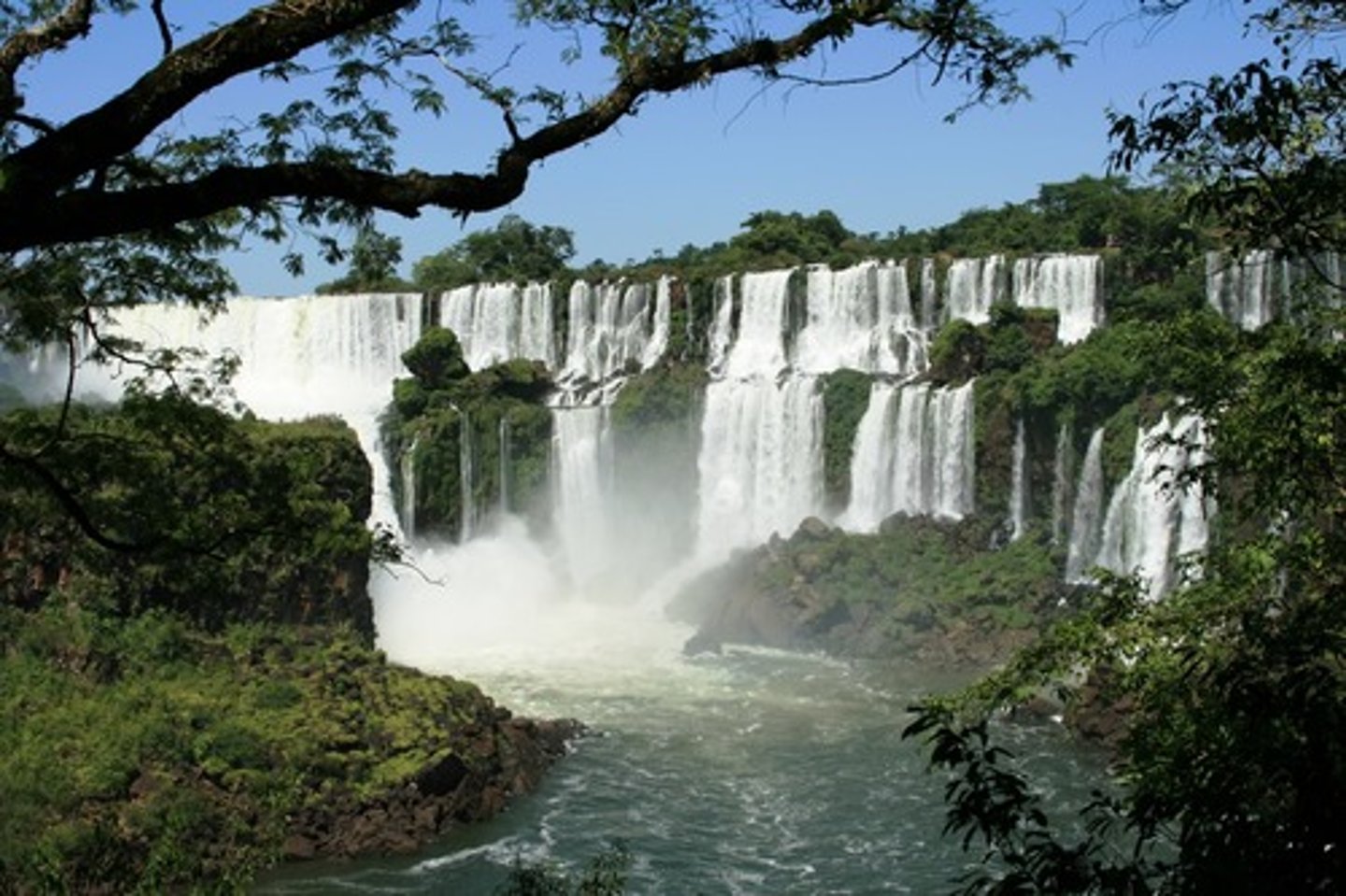 <p>la catarata</p>
