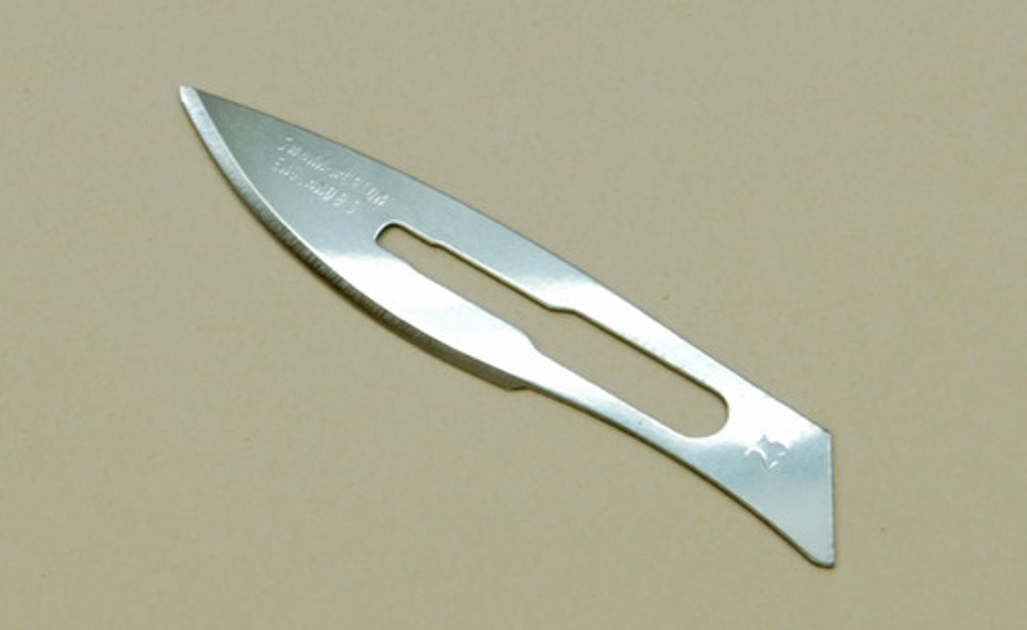 <p>mostly used in large animal procedures</p><p>fits handles #4 or #8</p>
