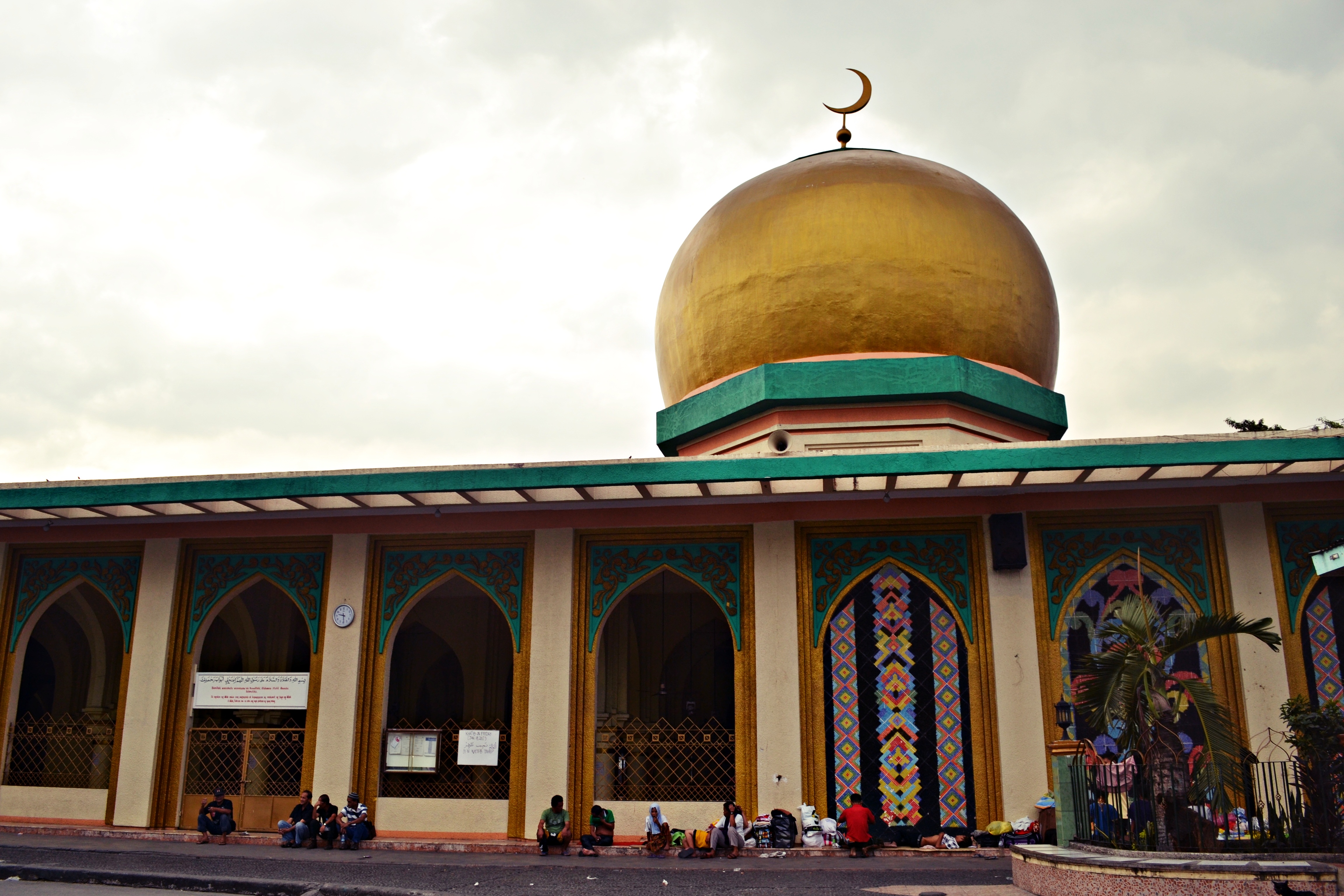 <p>Masjid Al-Dahab/Manila Golden Mosque</p>