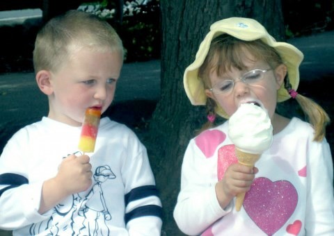 <p>yearn to possess (something, especially something belonging to another).</p>