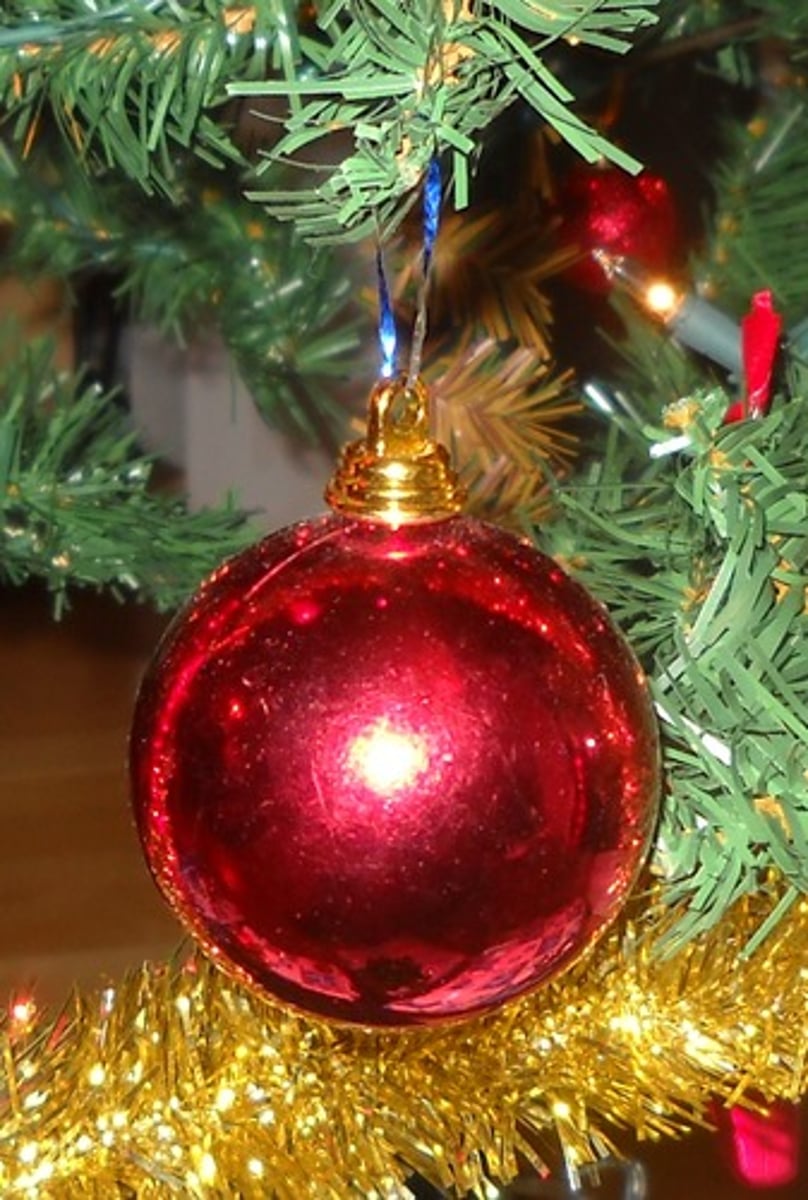 <p>/ˌdek.əˈreɪ.ʃən/ đồ trang trí</p>