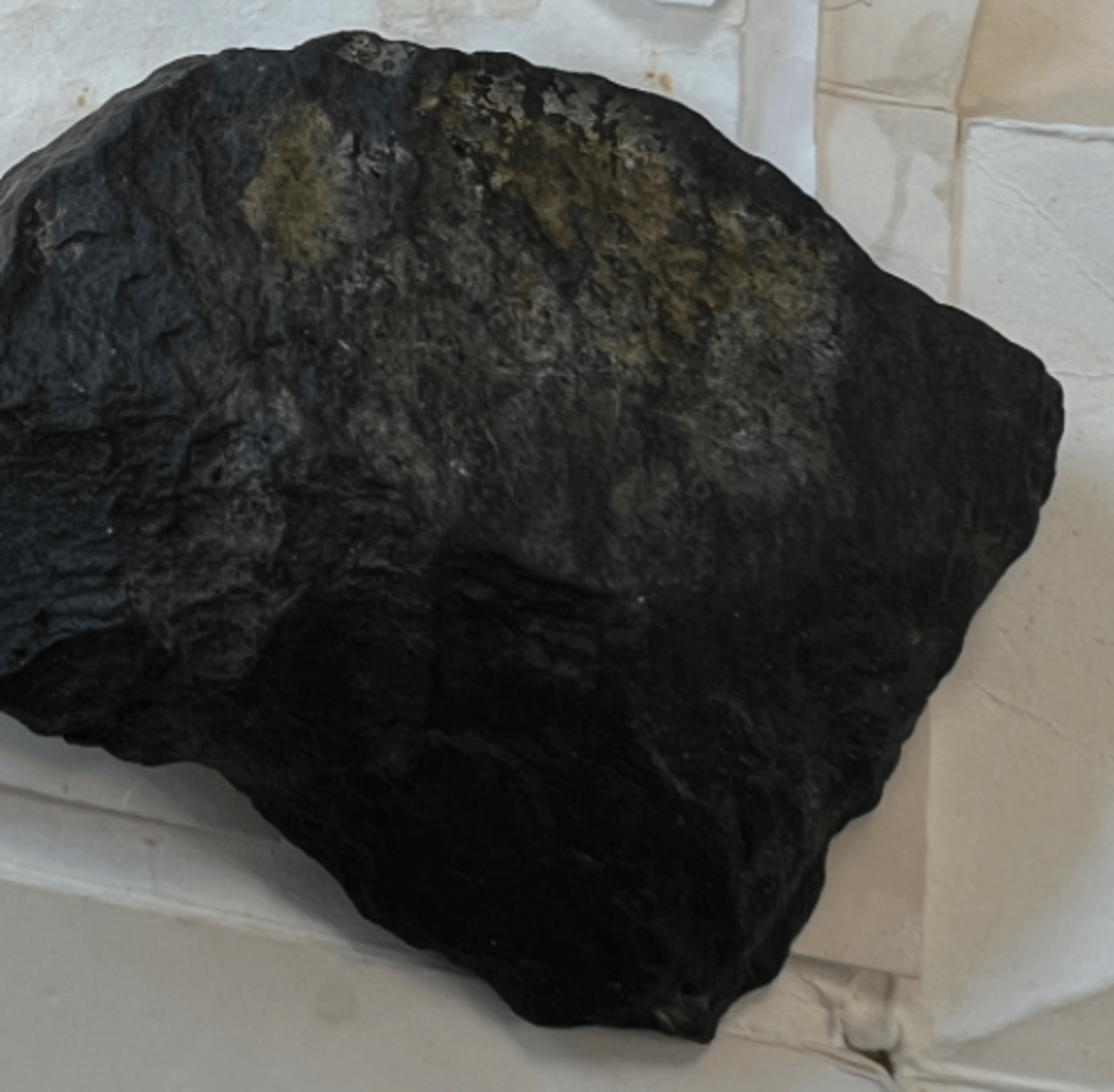 <p>extrusive igneous rock</p>