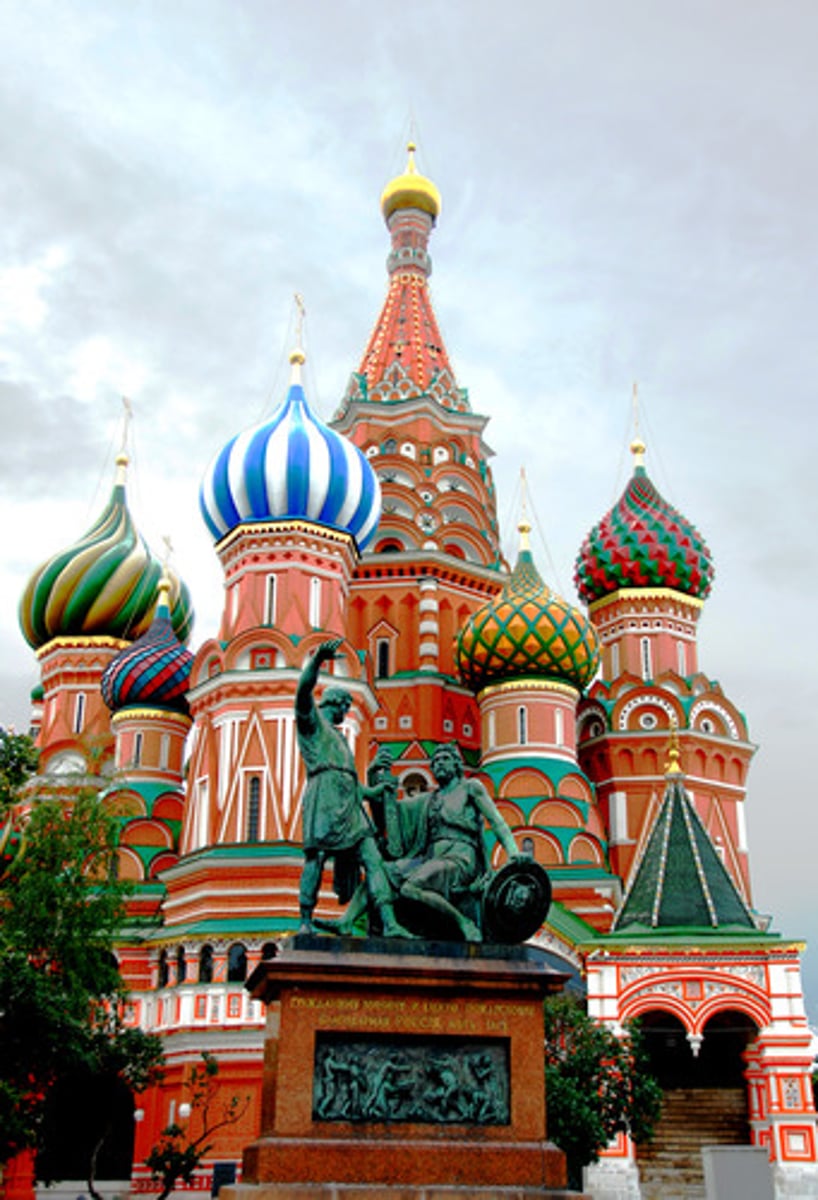 <p>located in moscow; ordered by tsar ivan the terrible; a centrally planned building with 8 chapels inside. is now a museum. aka The Cathedral of the Intercession of the Virgin by the Moat". red square</p>