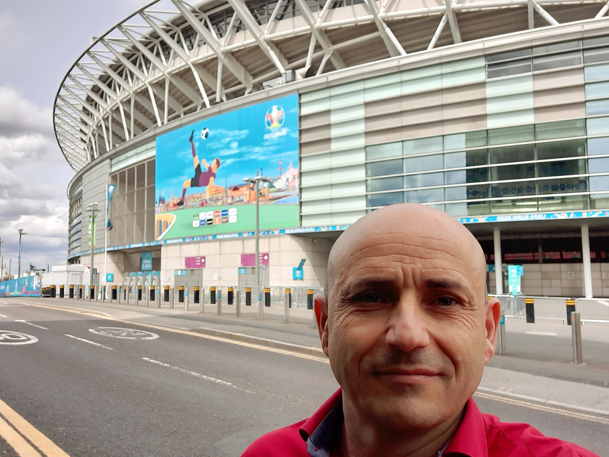 <ul><li><p>describe the difference between a linear and non-linear relationship between force and extension</p></li></ul><p></p>