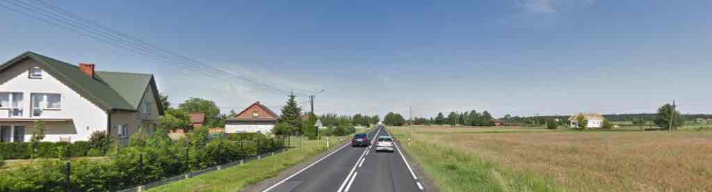 <p>Known for flat grasslands surrounding roads </p>