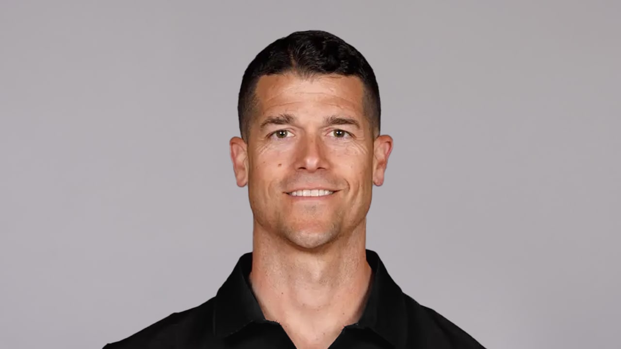 <p>Coach&nbsp;</p>