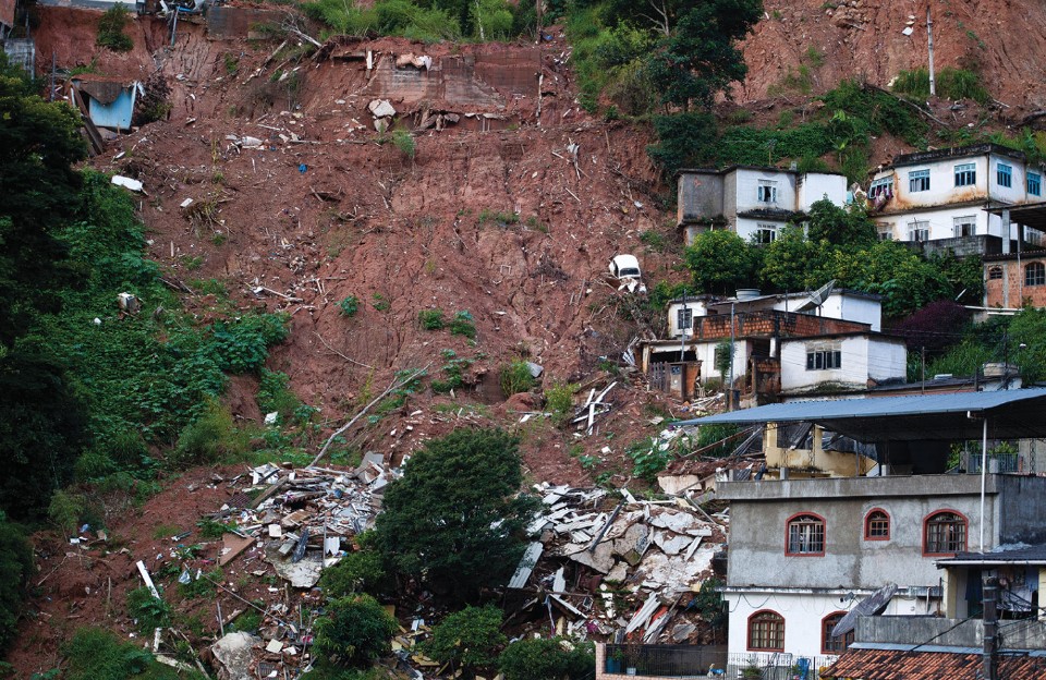 <ul><li><p>highly weathered Sugarloaf mountains surround the city</p></li><li><p>poor communities (favelas) built on material where landslides are common</p></li><li><p>8 million mostly poor Brazilians face mudflow risk</p></li><li><p>wealthy communities build homes on stable ground</p></li></ul>