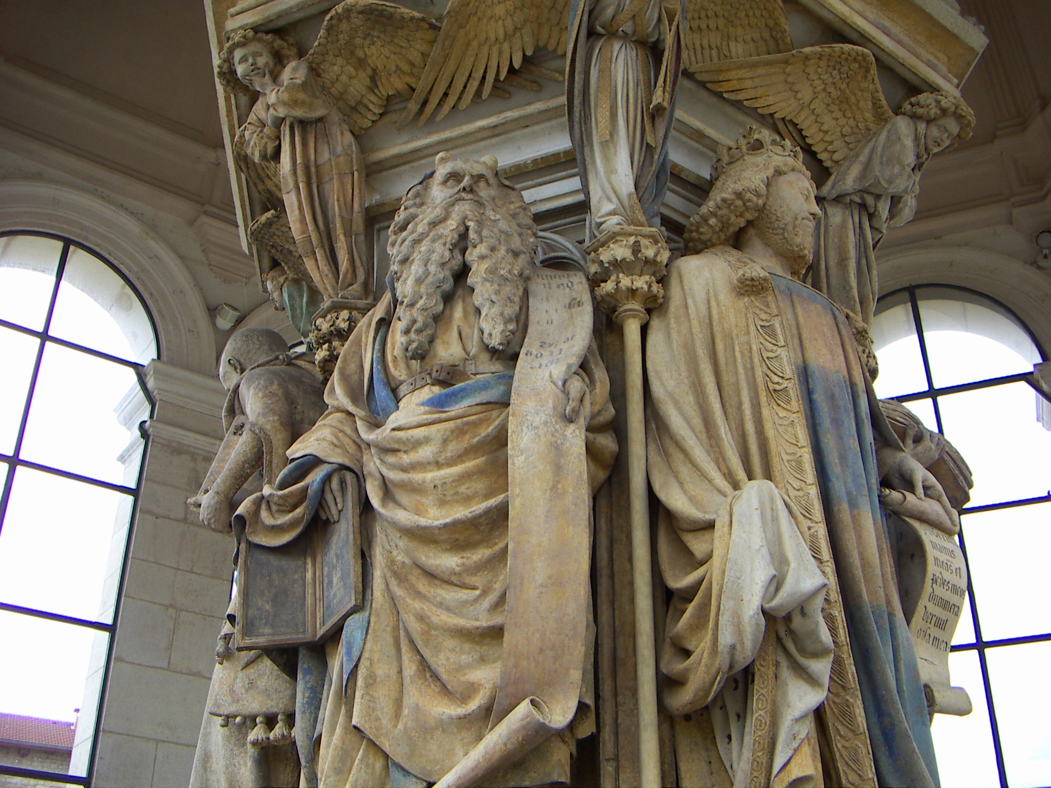 <p><strong>Claus Sluter</strong></p><p><span style="background-color: transparent;"><em>Pozzo dei profeti</em> (1395- 1403; Certosa di Champmol, Digione, Francia)</span></p>
