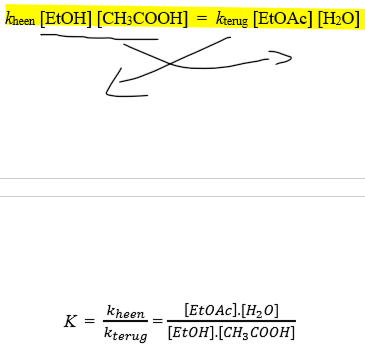 <p>constante K drukt de verhouding uit van de concentraties bij chemisch evenwicht. (waterconcentratie niet constante opgenomen bij zuren of basen)</p><p>a*A + b*B ⇌ c*C + d*D</p><p></p><p>vloeistof: K = ([C]<sup>c</sup>*[D]<sup>d</sup>)/([A]<sup>a</sup>*[B]<sup>b</sup>) (concentraties bij evenwicht)</p><p>vaste stof: K= verhouding van molfractie</p><p>gas: K = verhouding van partieeldrukken</p>