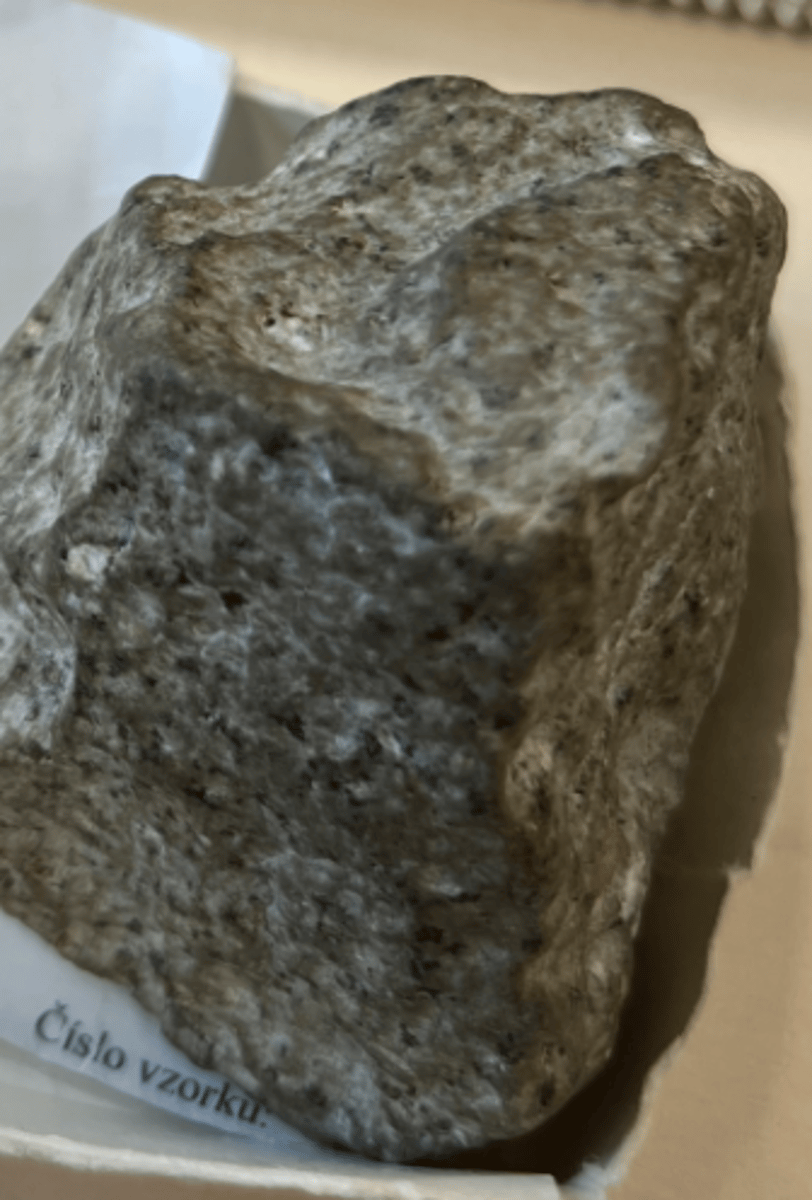 <p>extrusive igneous rock<br>aphanitic<br>volcanic equivalent of syenite</p>