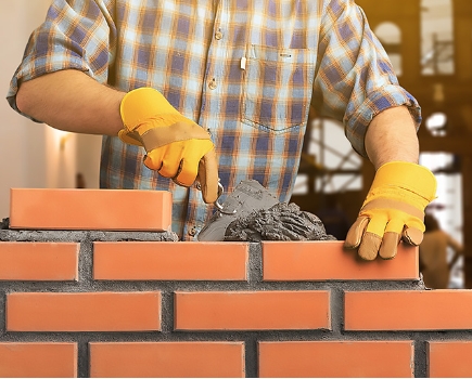 <p>If you make something for example, a building or something large, you <strong>build</strong> something</p><p><span>|bɪld| (|bɪlt|, |bɪlt|)</span></p><p>Строить</p>