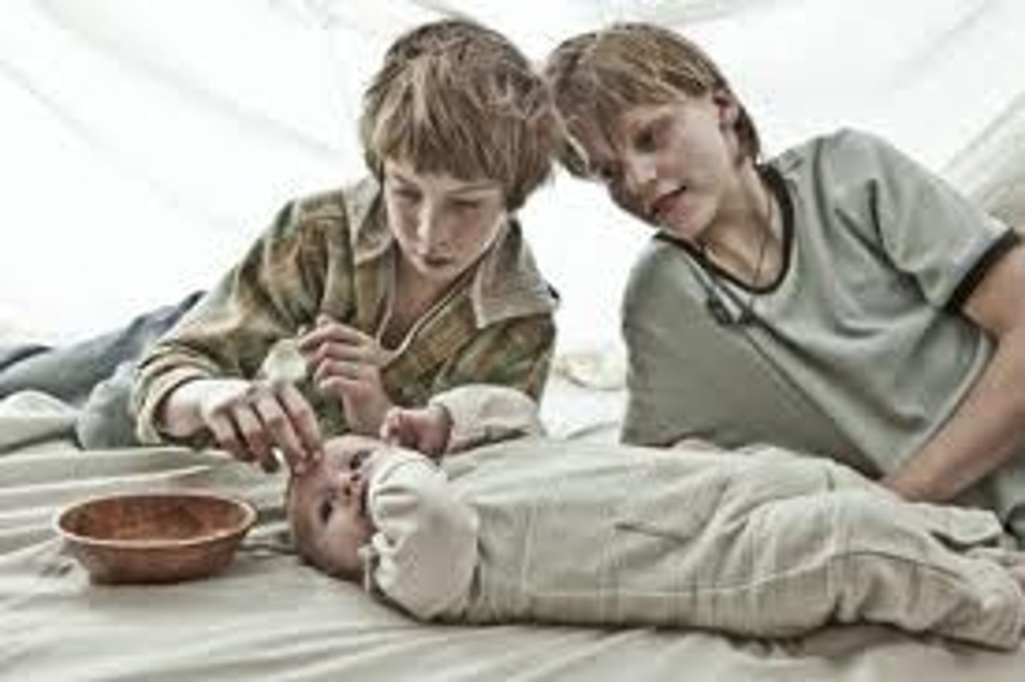 <p>to babysit a child</p>