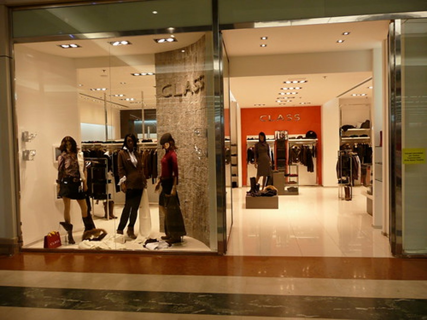 <p>store</p>