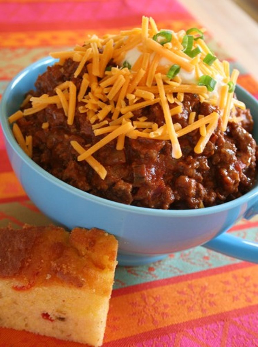 <p>Mild made from scratch chili<br>Diced red onions, cheddar cheese, crackers</p>