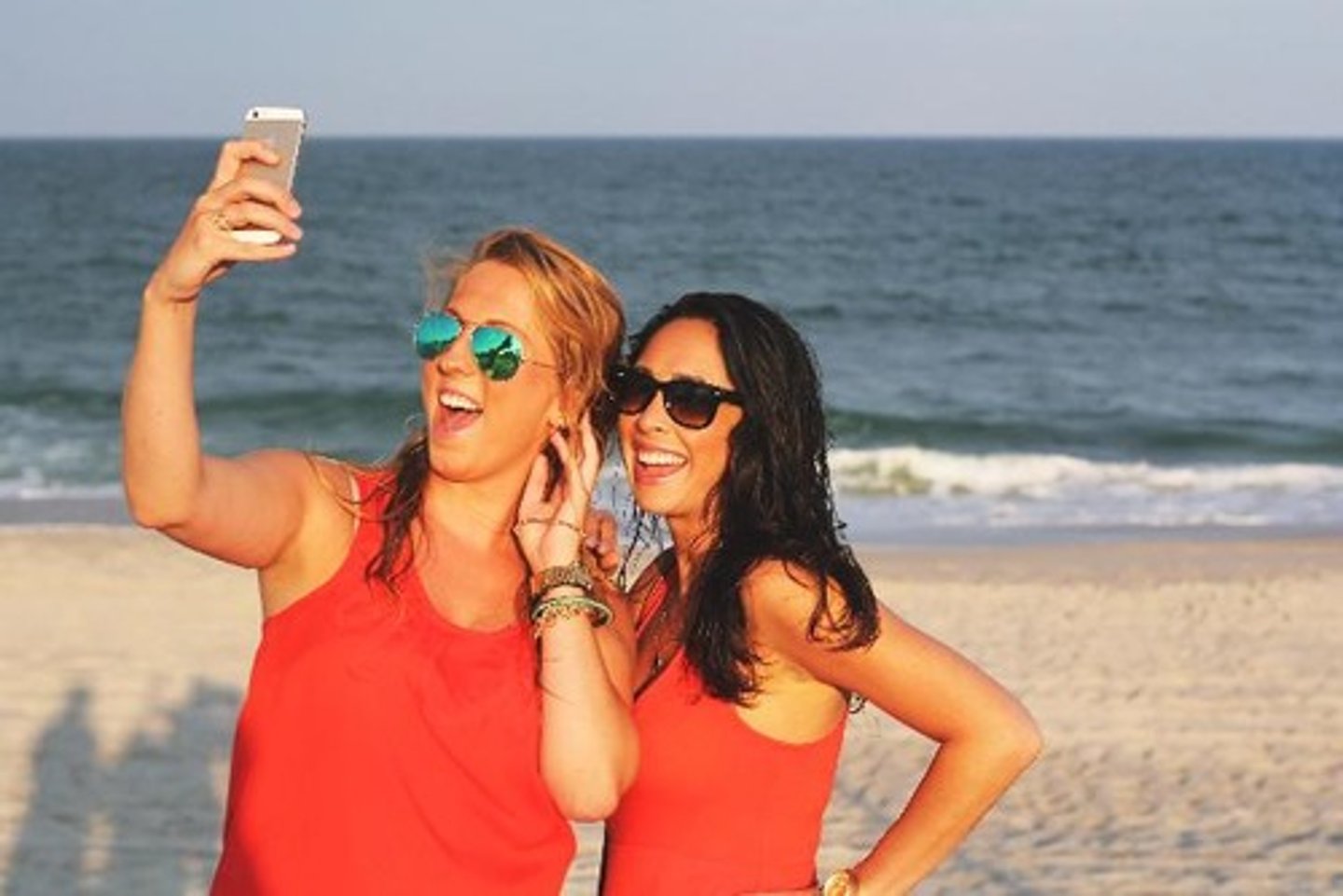 <p>How are you? (plural)</p>