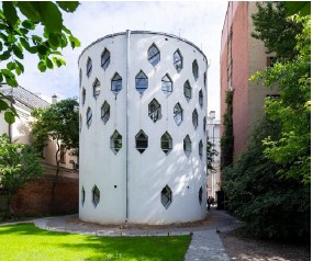 <p>A rare single-family house representing new forms of urban living, featuring intersecting cylinders, circular rooms with different window treatments, and a combination of bricks and wood in construction.</p>