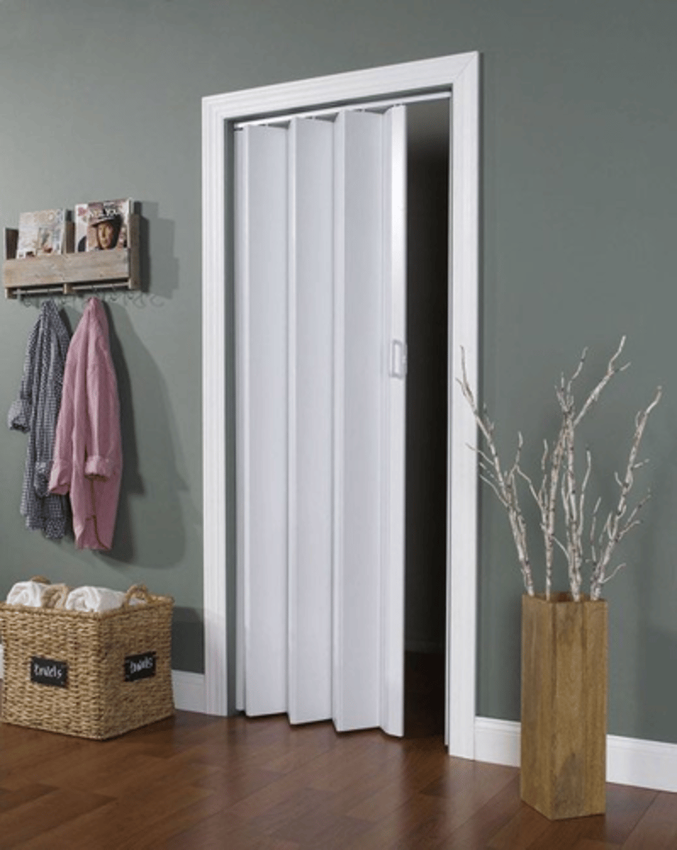 <p>A multileafted door that is hung from an overhead track and opens by folding back in the manner of an accordion.</p>