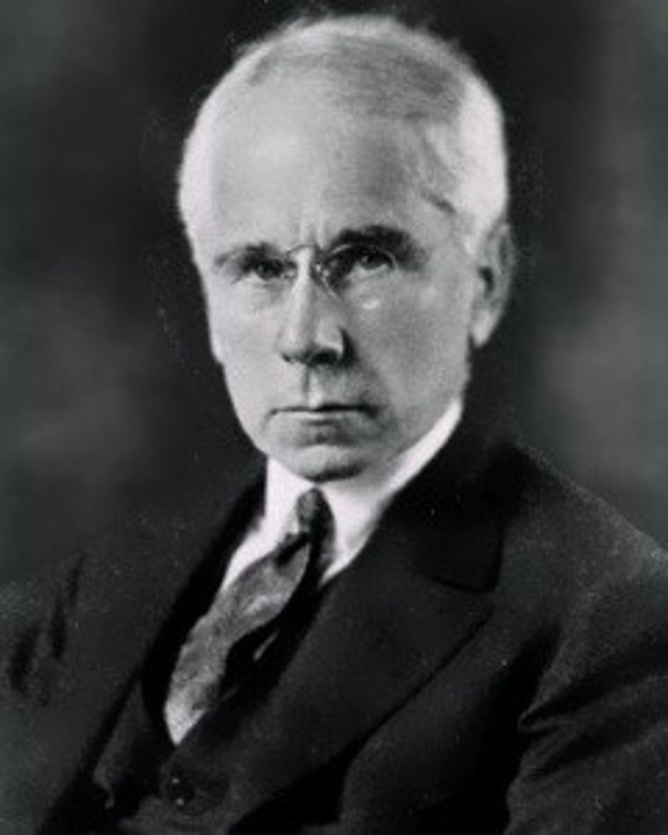 <p>father of clinical psychology</p><p>- helped children with learning difficulties</p><p>- set up first speech clinic (1896)</p><p>- clinical with a focus on educational psychology</p>
