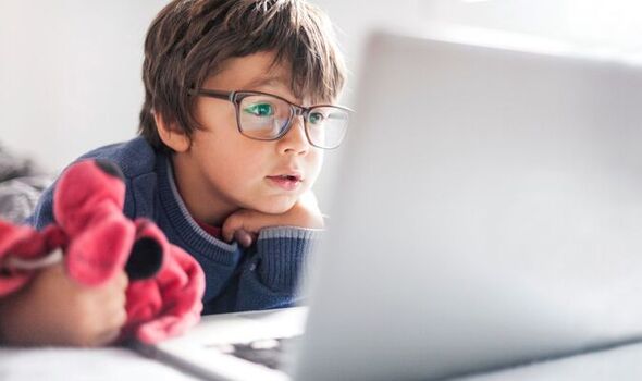 <p><span style="color: blue"><strong><sub>cận thị</sub></strong></span></p><p><sub>Spending too much time on screens can cause ___</sub></p>