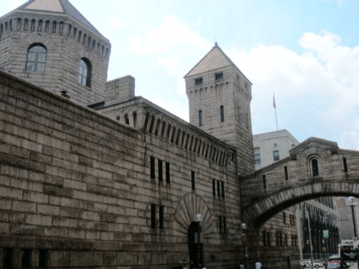 <p>METSELWERK</p><p>- in VS andere bouwcultuur dan Europa</p><p>- in VS: stereotomisch bouwen (massief), zware arch voor permanentie en historie</p>