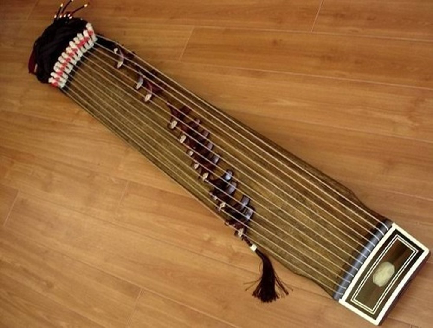 <p>12 stringed zither</p>