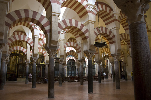 <p>-Cordoba Spain -785-786 -Stone, Masonry -acceptance of religion -originally roman temple of jupiter -mihrab-focal point</p>