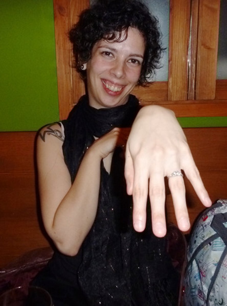 <p>exhibirse con orgullo</p>