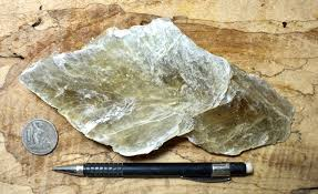 <p><span><span>Silvery grey, 1 direction</span></span><br><span><span>of cleavage (peels into</span></span><br><span><span>sheets), scratch with</span></span><br><span><span>fingernail</span></span></p>