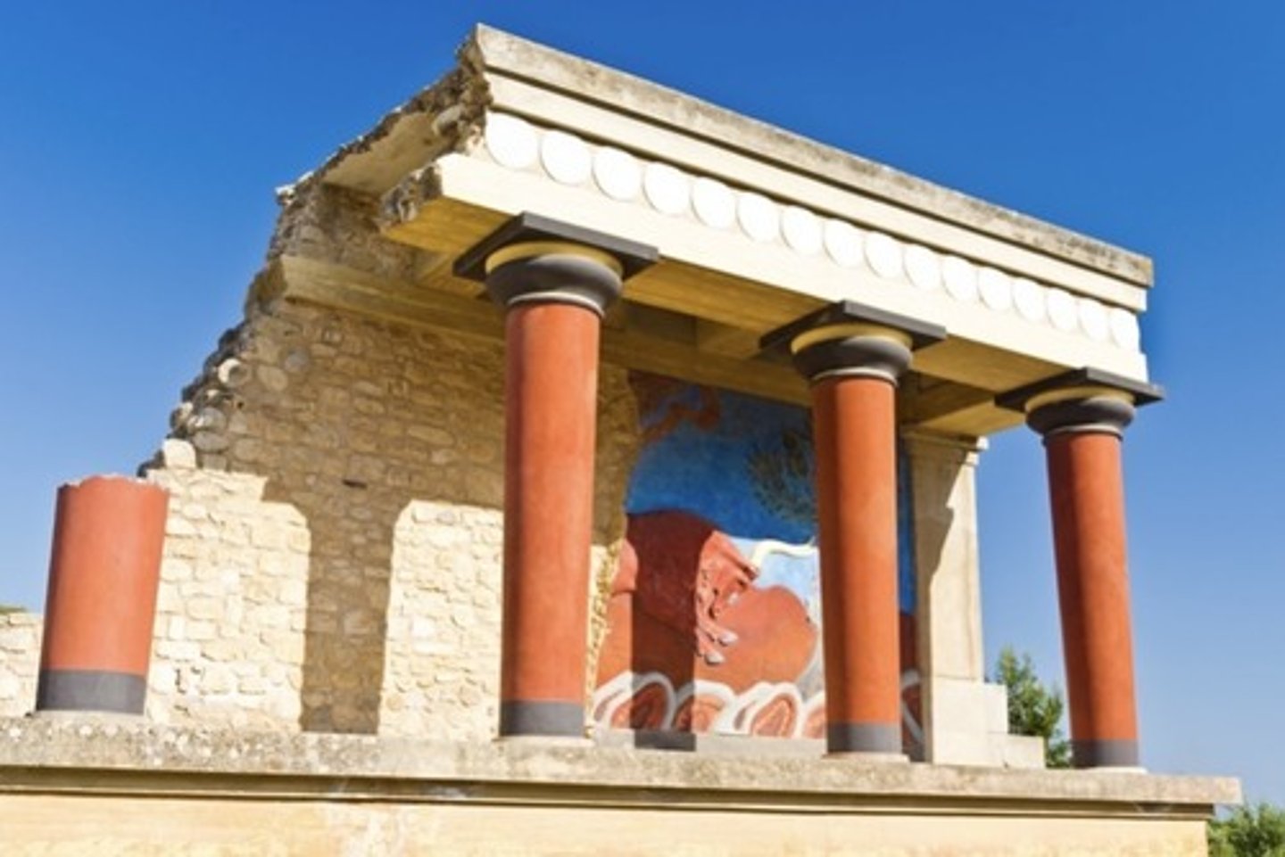 <p>- Large multi-story administrative and ceremonial complexes on Crete (e.g., Knossos, Phaistos)</p><p>- Organized around a large central courtyard, with storerooms, workshops, and shrines</p><p>- Functioned as economic redistribution centers controlling the flow of goods</p><p>- Decorated with vivid frescoes depicting nature, bull-leaping, and religious ceremonies</p><p>- Destroyed and rebuilt multiple times — possible link to the legend of the Labyrinth</p>
